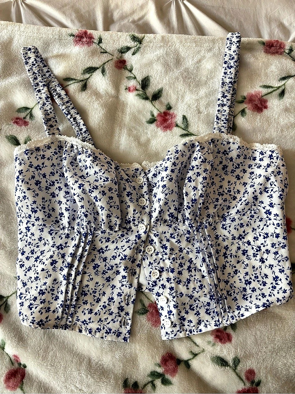 Forever 21 Floral Crop Top in White & Blue Size Medium Like New